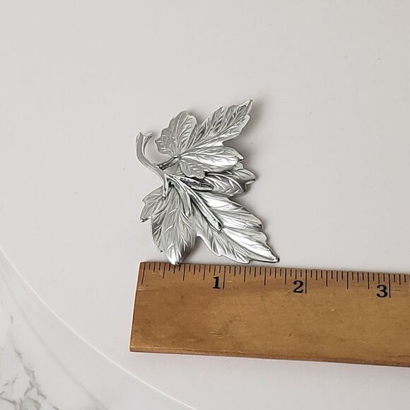 SILVER-TONE MAPLE LEAVES Brooch Pin - Picture 4 of 5